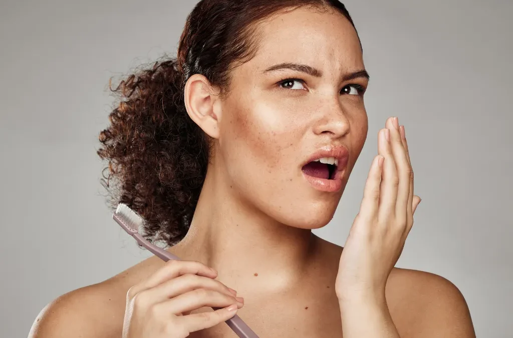 Causa del mal aliento: por qué aparece y cómo eliminarlo